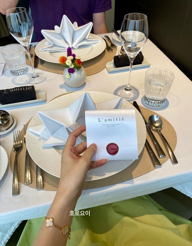 (W) Van Cleef & Arpels Vintage Alhambra Bracelet, 5 Motifs, White Gold, Mother-of-Pearl