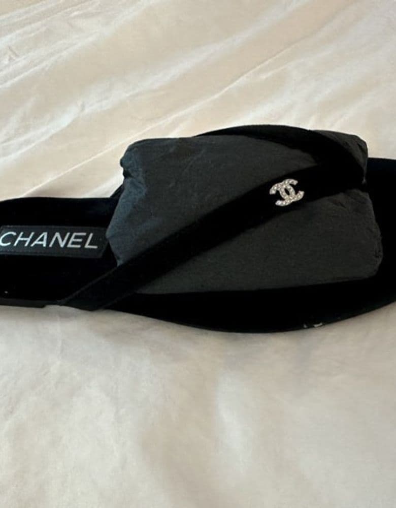 (W) Chanel Velvet & Black