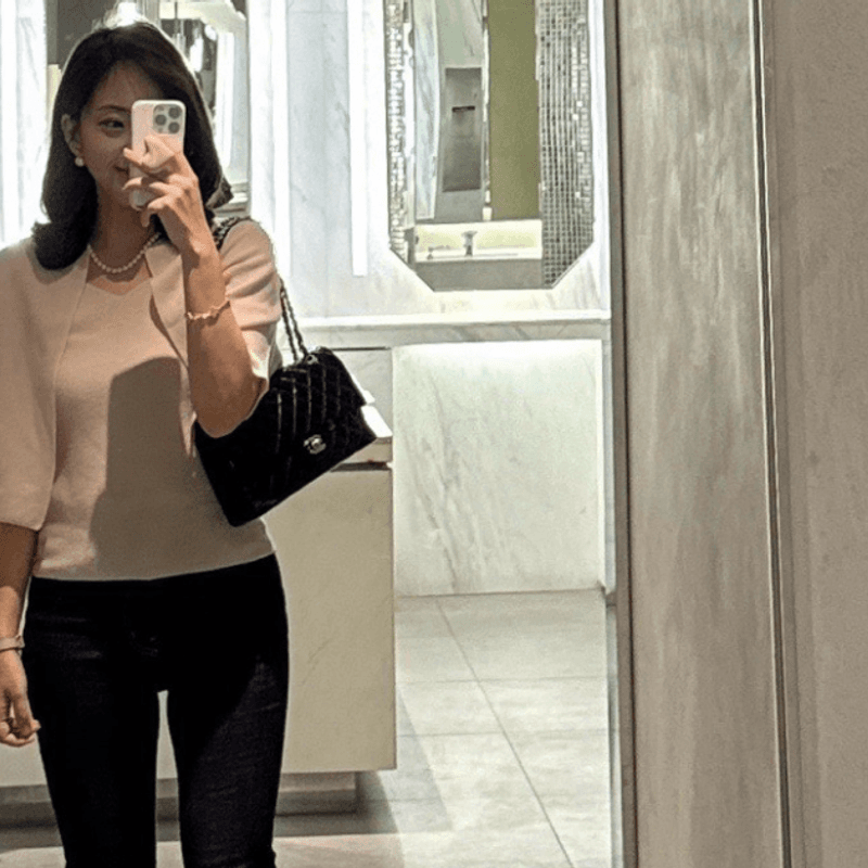 An elegant spring lookbook featuring 2025 Spring/Summer trends.