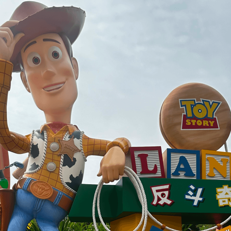 Hong Kong Disneyland review! What's the best way to get in fast?