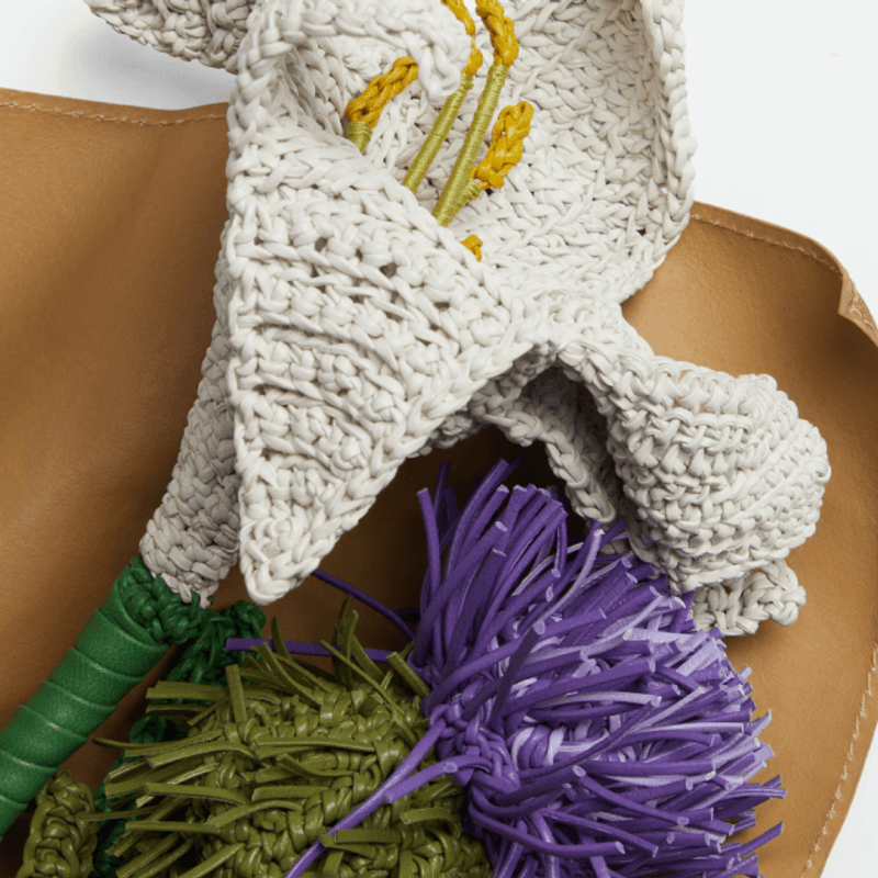 보테가베네타의 특별한 부케｜천만 원대 가죽 플라워 부케 출시