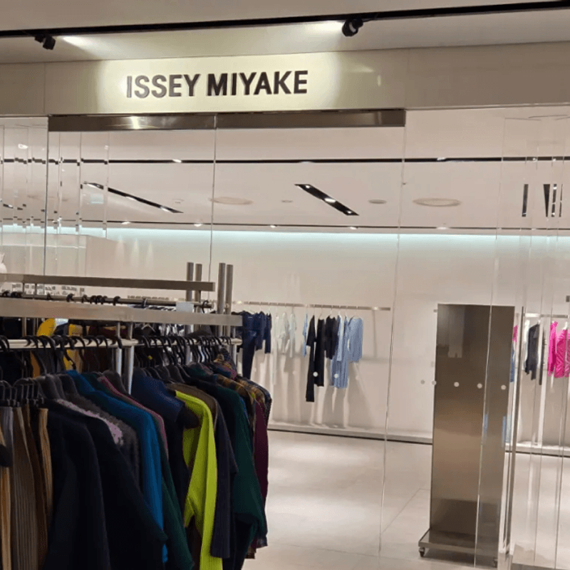 Issey Miyake & Pleats Please: Up to 40% Off Sale! A look back at the stock situation and my amazing finds at the Shilla Hotel location.