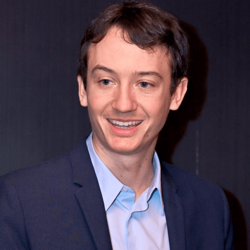 로로피아나 CEO 프레데릭 아르노, 백화점 대표들과 만남