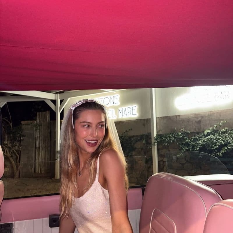 Apple heiress and Steve Jobs' daughter, Eve Jobs, celebrates a lavish wedding reported to cost around KRW 9,200,000,000.