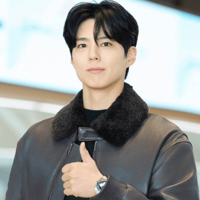 박보검, 올블랙에 오메가 스피드문워치로 완성한 공항패션