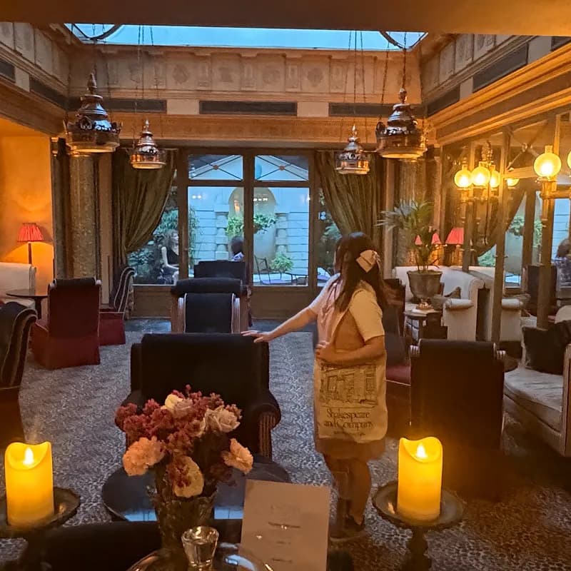 파리의 은밀한 살롱, Wilde’s Lounge