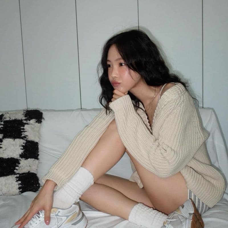 빈티지한 매력 손나은의 골든구스