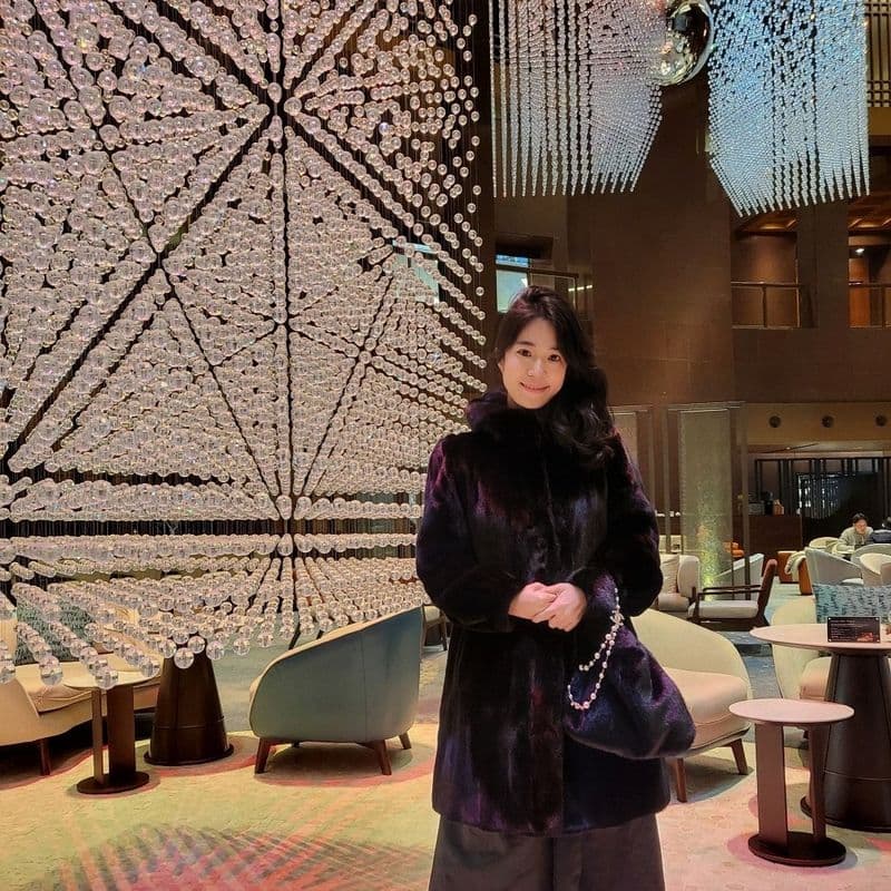 Styling tips to rock a mink coat with elegance, even without luxury brands.