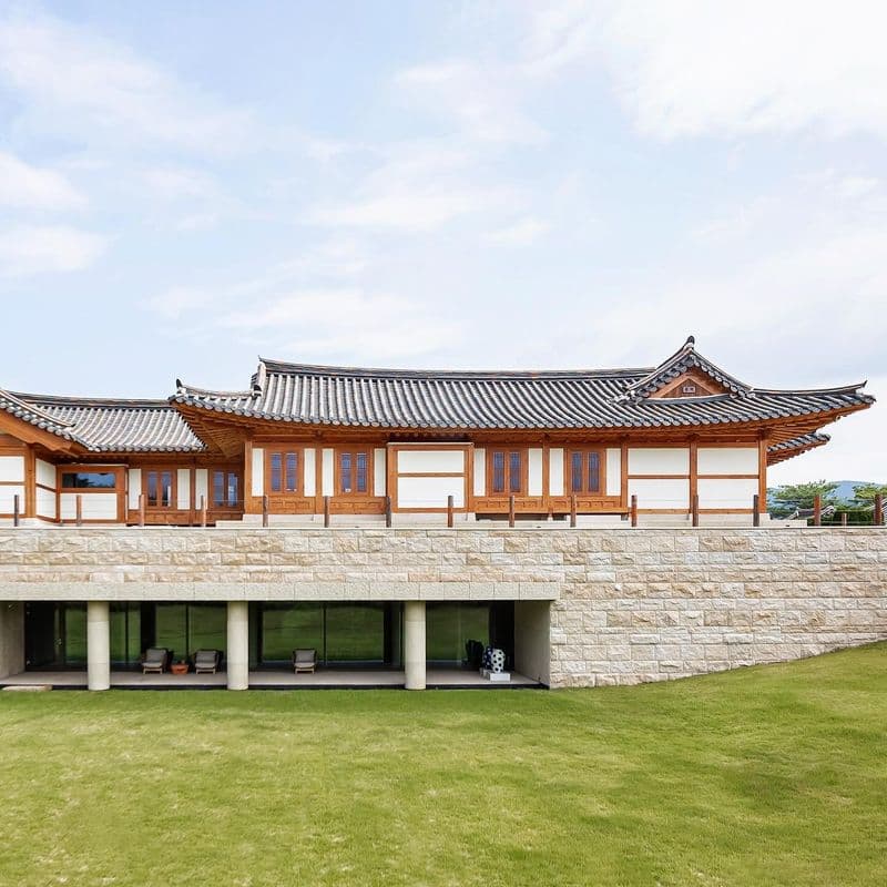 The Hanok Heritage House: Crowned World No. 1 at the 2024 Versailles Architecture Awards!