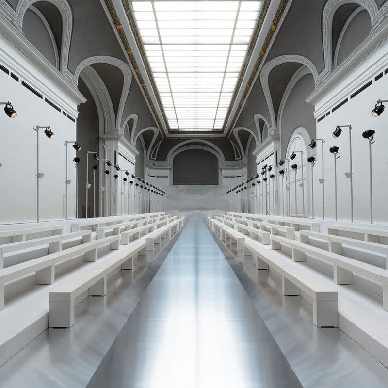 메종 마르지엘라 크리에이티브 디렉터 퇴진