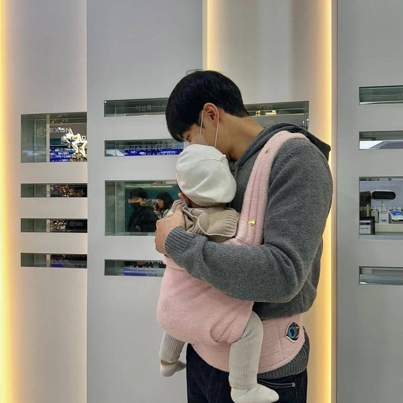 The luxury baby carrier chosen by Lee Seung-gi, the ultimate girl dad.