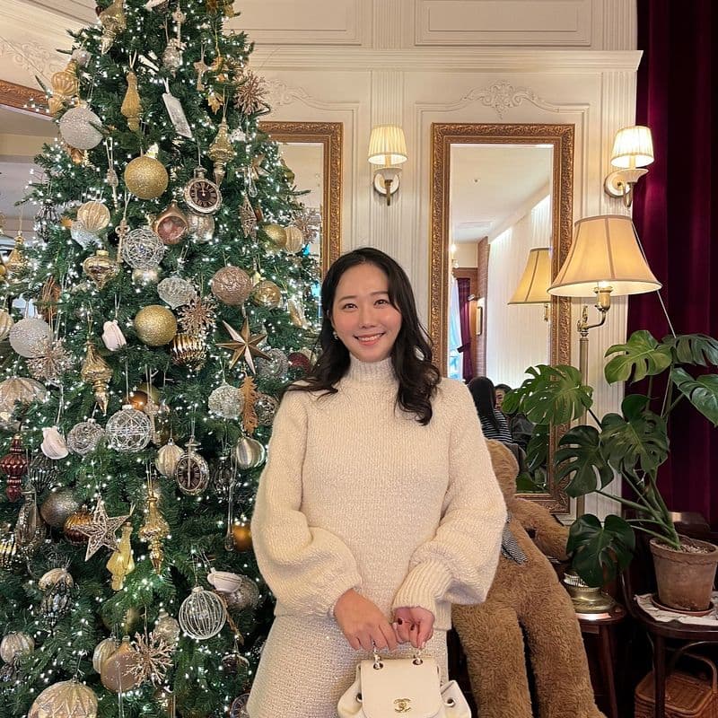 Miu Miu sequin skirt – perfect for your end-of-year look! Also, here are two Chanel bags I recommend for the holiday season.