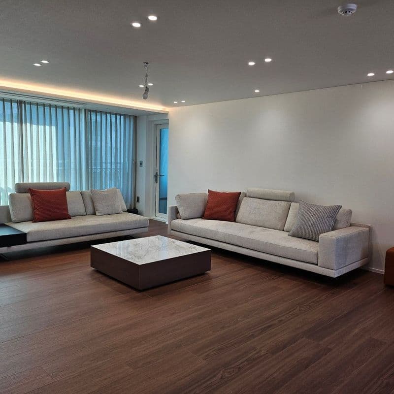 We moved! Sharing my interior design and real estate buying tips.