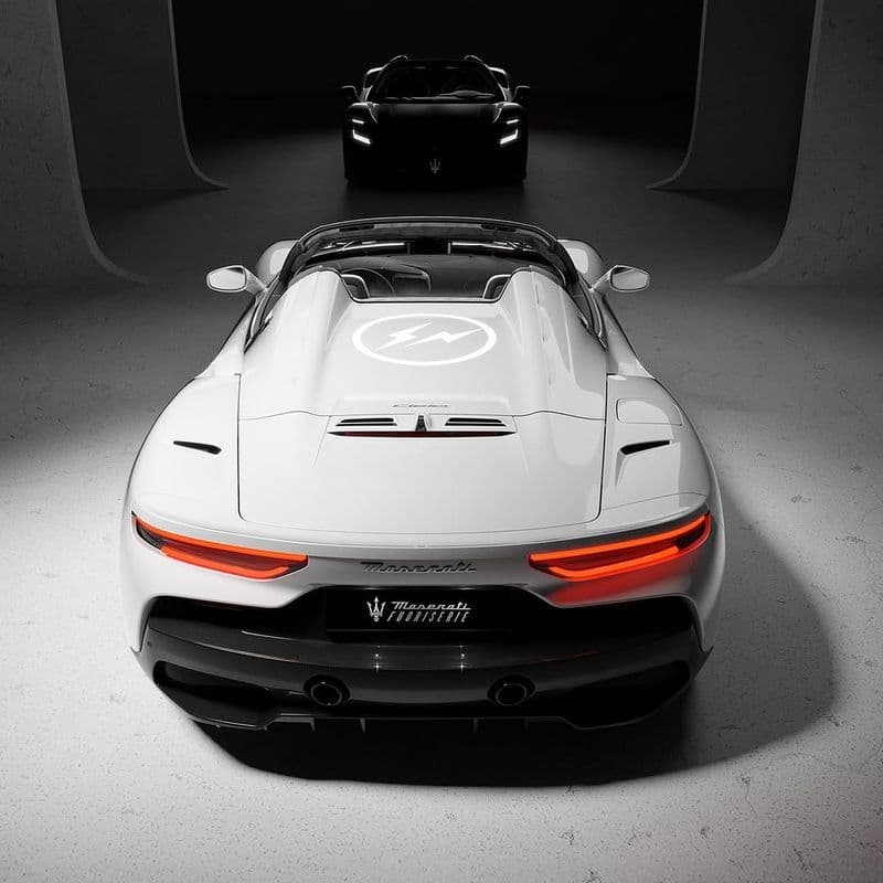 Maserati unveils the MC20 Cielo supercar.