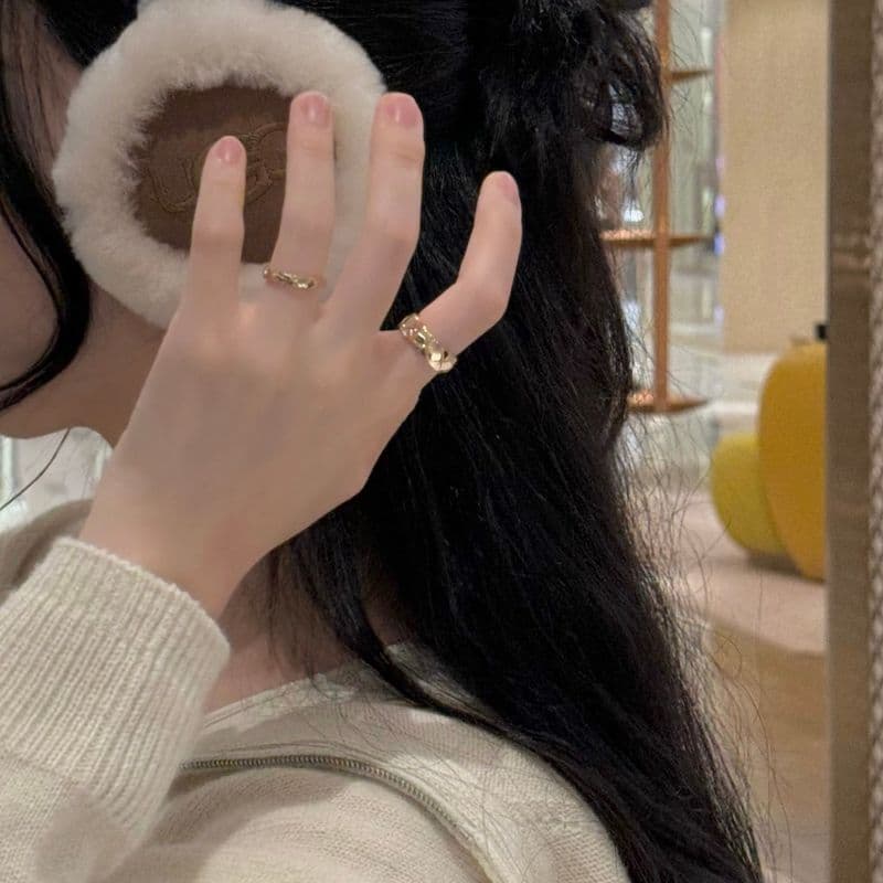 24F/W UGG 핫 아이템 이어머프 구매 후기, 샤넬 코코크러쉬 스몰과 매치했어요