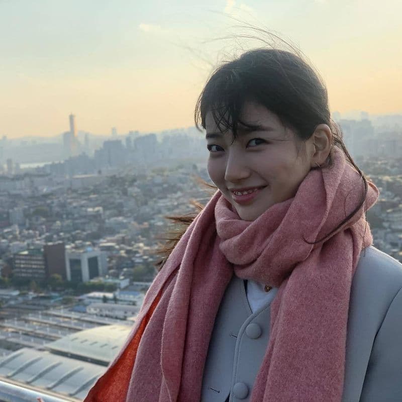 Suzy's winter fashion is so covetable, it makes you want to copy her style.