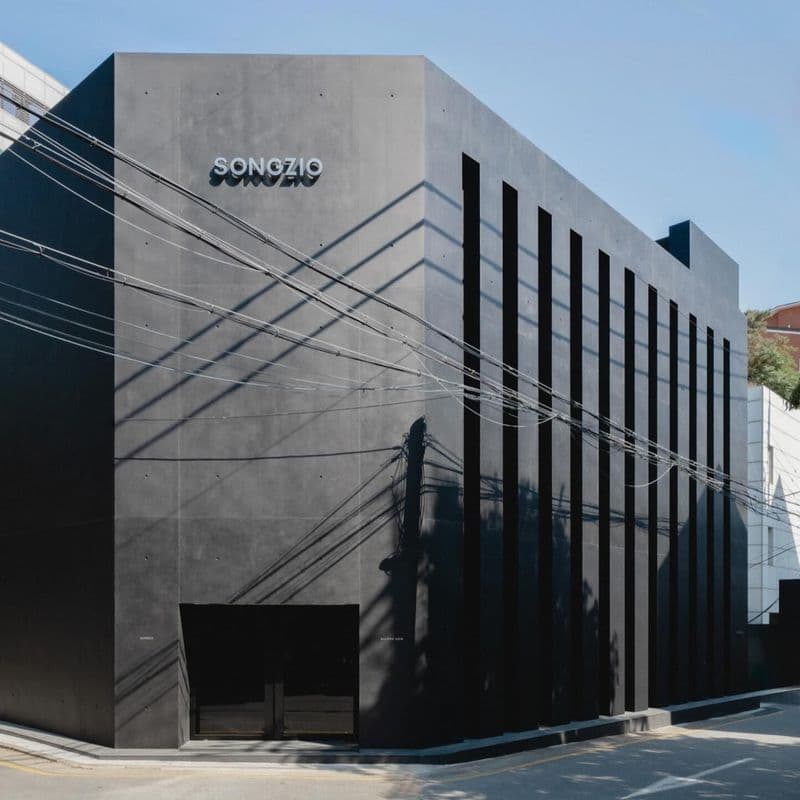 Songzio Flagship Store Opens Its Doors to Women's Fashion.