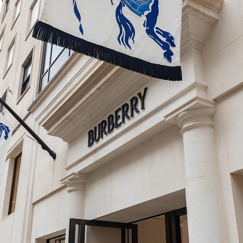 버버리, 새로운 비전 제시, 재도약 가능할까?