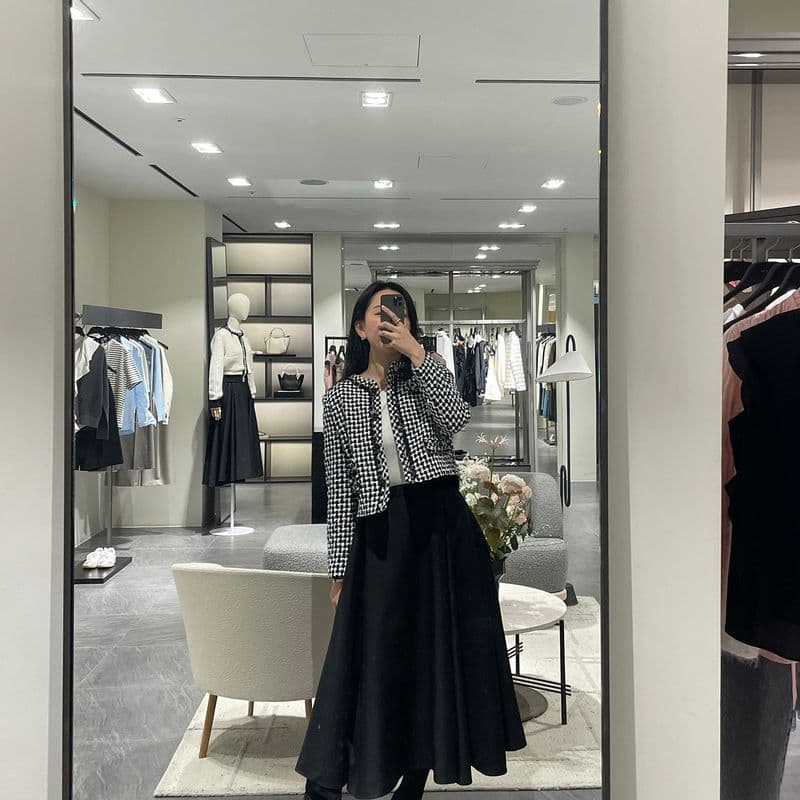 The epitome of elegant style – a must-have item from MAiNE's 25 SS collection.