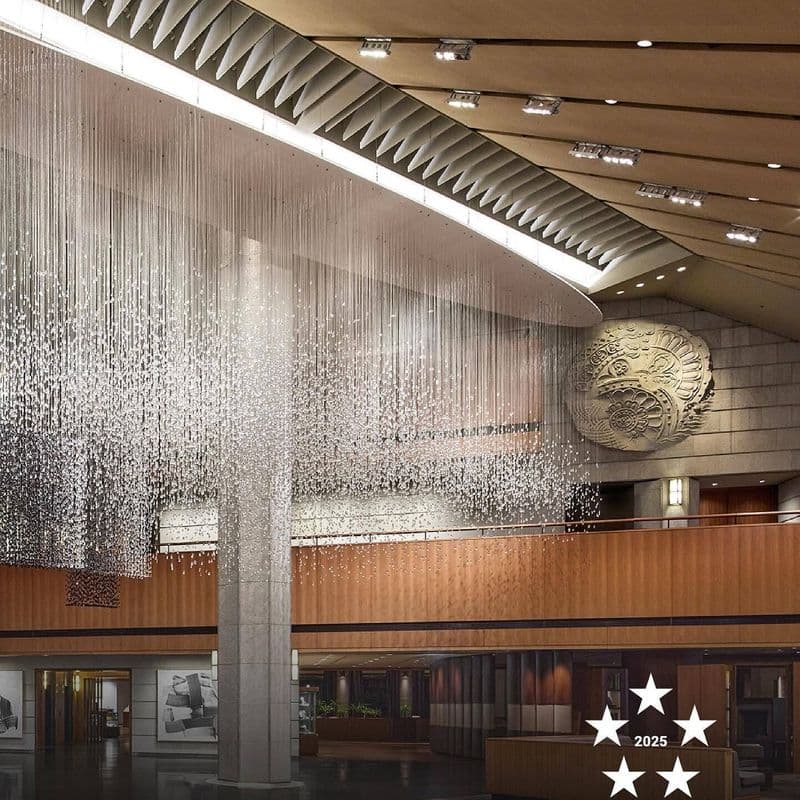 Which hotel has maintained its 5-star rating for 7 years running, like the Shilla, and which one has been downgraded?