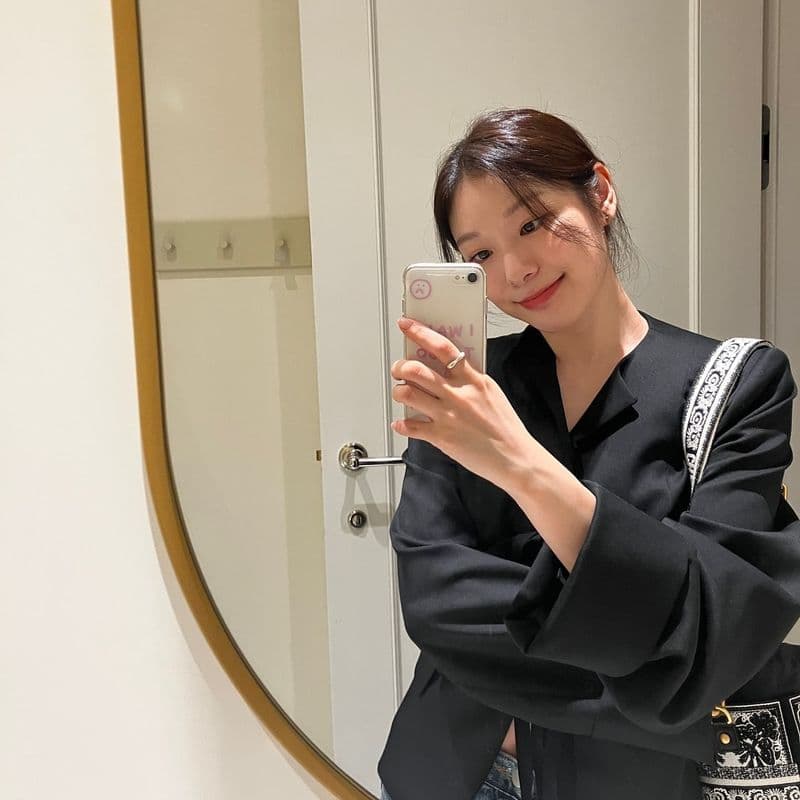 Kim Yuna in the mirror, is this her KRW 6,500,000,000 home?
