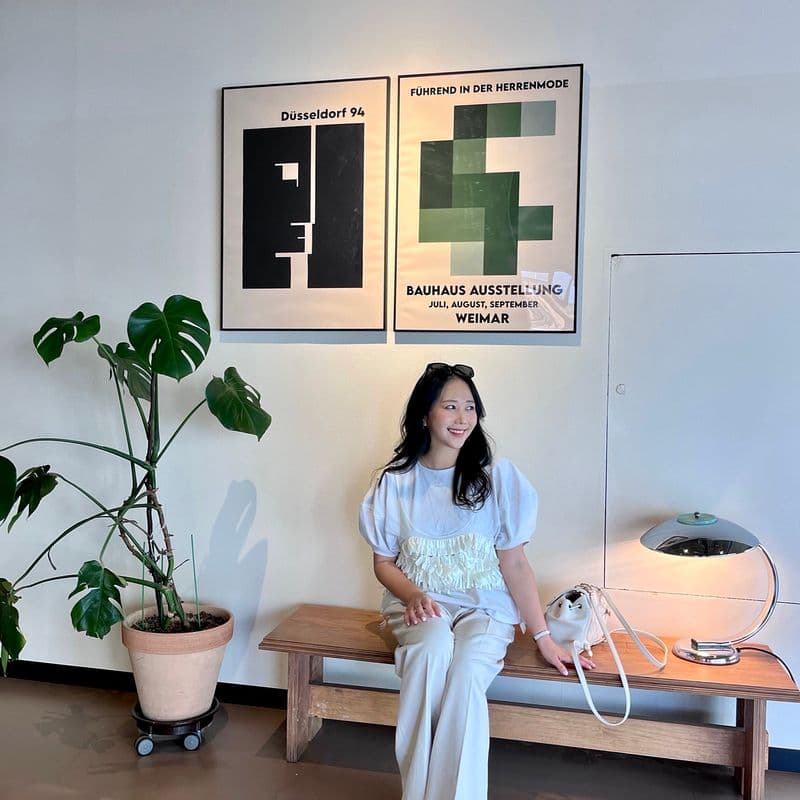 Time 25 SS new daily look! Brighten up your layered outfit with a silk fringe & eyelet bustier.