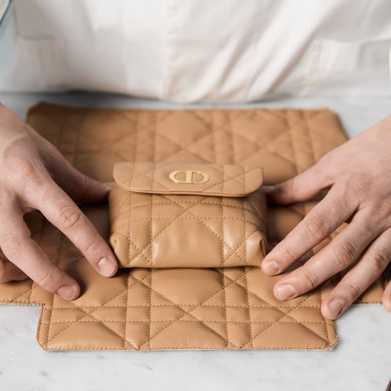 디올 신상 백 출시｜버터 톤 뉴 컬러 버킷 백