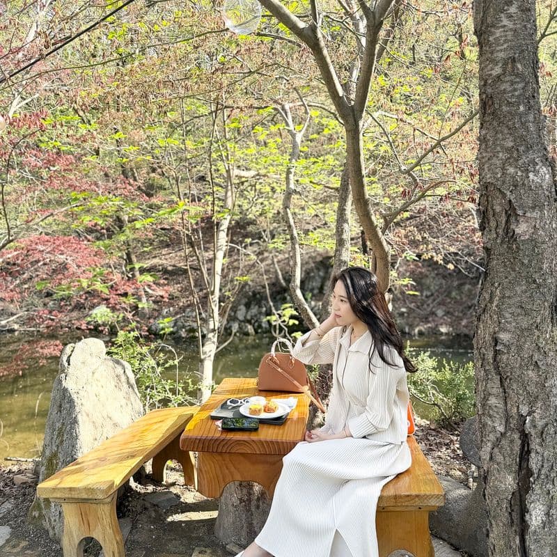 에르메스 볼리드, 산토리니와 함께한 봄 나들이룩