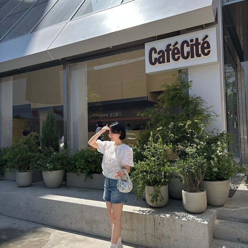 Summer wardrobe essential✨ Two summer moods with the MAINE sequin blouse.