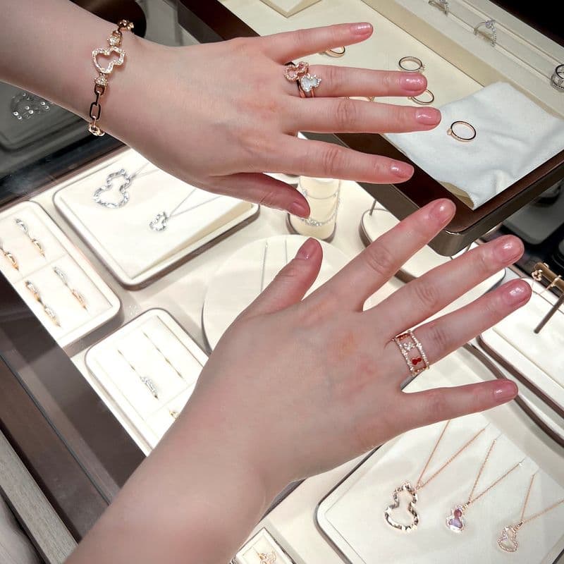 Have you heard of Qeelin? I tried on some of their jewelry today. It was magical! ✨