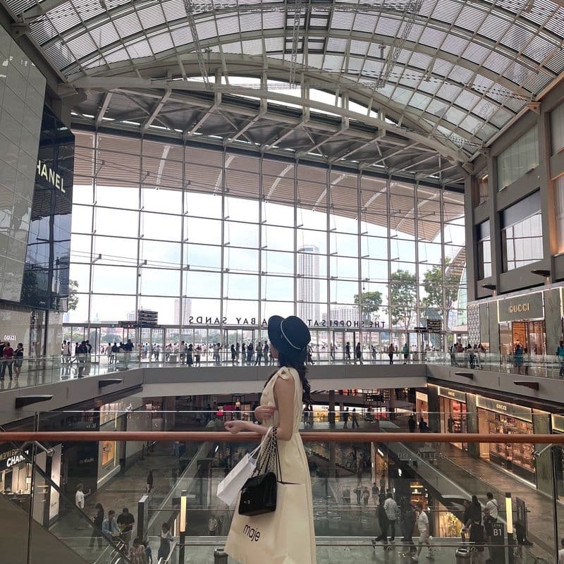 Singapore summer trip OOTD and review of the high-end rooftop bar 'Haii House'.