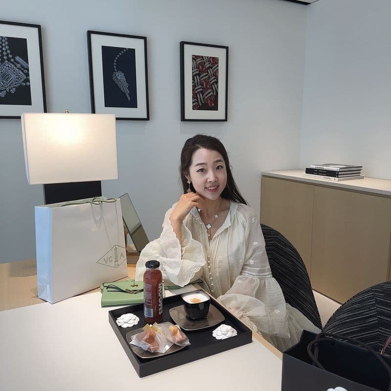 Authentic, rare Van Cleef & Arpels Magic Alhambra 6-motif necklace ✨ OOTD styling inspiration