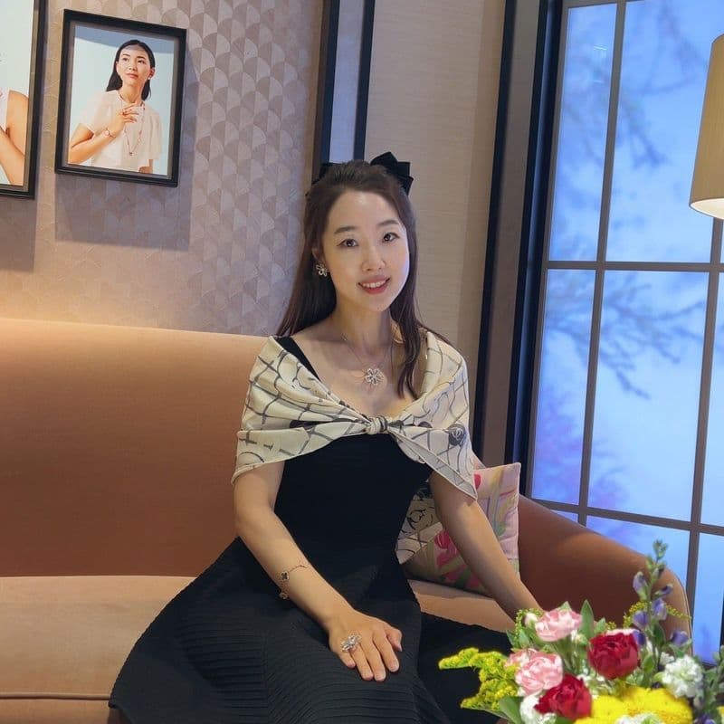 Van Cleef & Arpels High Jewelry Review: Featuring Flower Lace, Snowflake, and Alhambra 20 Motifs.