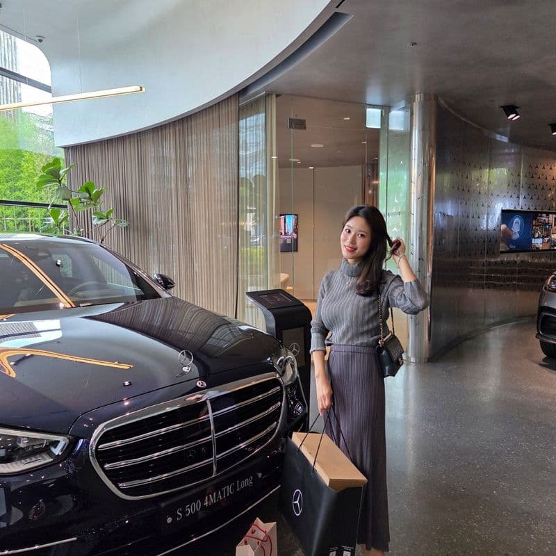 Celebrating 40 years with Lee Ji-yeon, Han Sung Motor's ambassador, at the 'Culture Voyage' event.