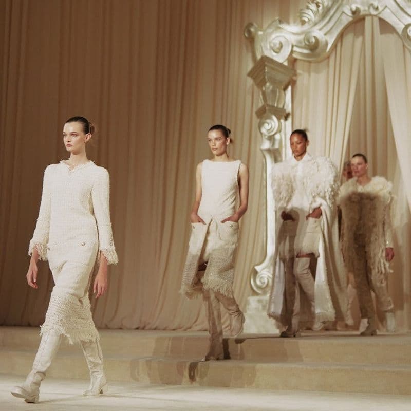 Chanel 2025/26 FW: A finale featuring a bride carrying ears of wheat.