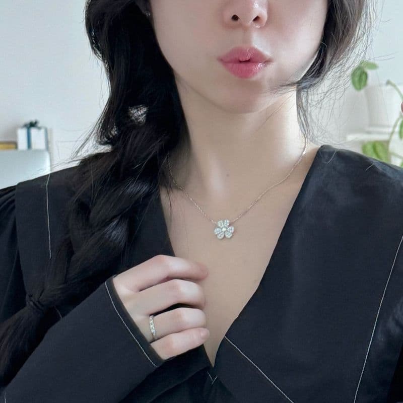 반클리프 프리볼 다이아 풀파베 화이트 골드 목걸이 착용 후기