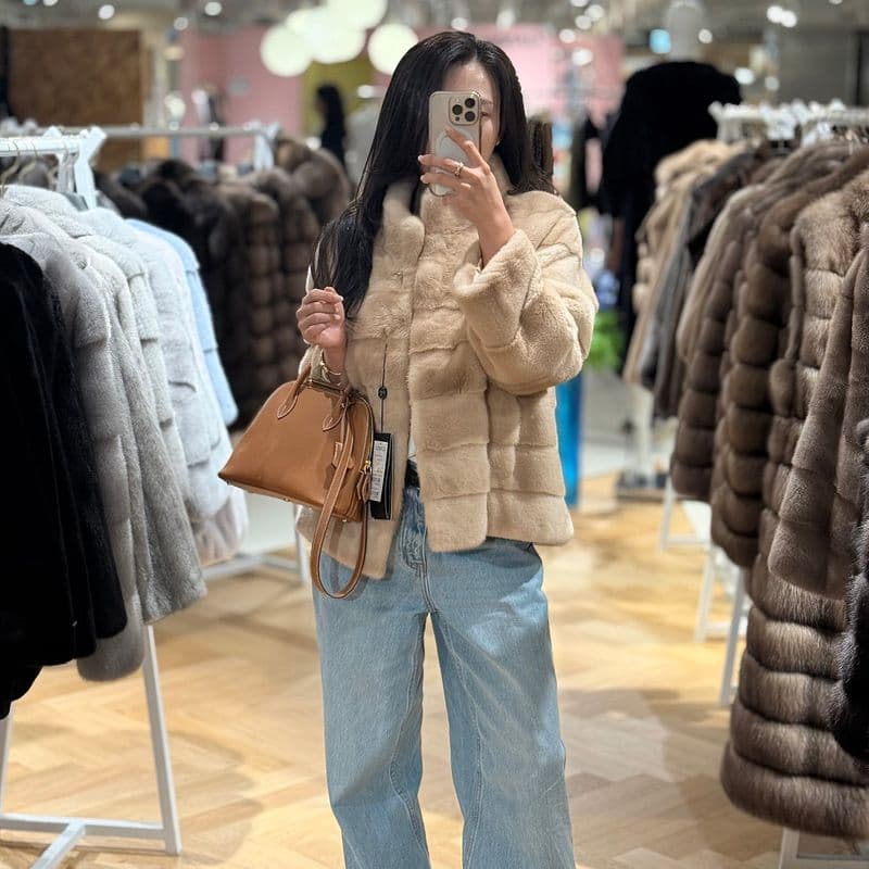 Fur Styles for Mid-30s: Jacket or Full-Length – Which Suits You Best?