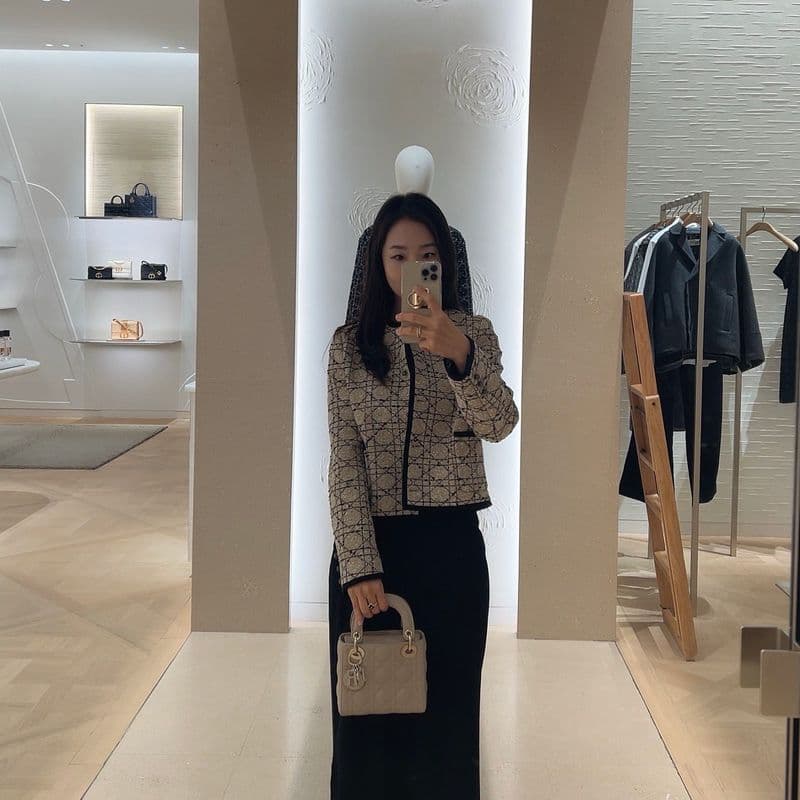 레이디 디올 신상 베이지 백 & 까나쥬 자켓 비교 - 판교 디올 매장 25 FW 후기