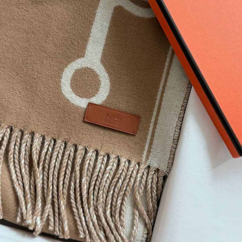 My review of the Hermes Casaque Mors cashmere muffler in Camel/Blanc – absolutely love it!