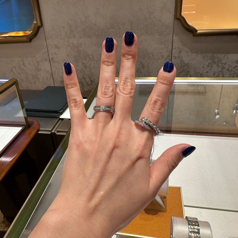 Bulgari Serpenti Viper Ring vs Van Cleef & Arpels Perlée Clover Ring: A comparison with try-on photos and unboxing review.