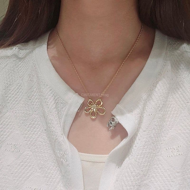 Van Cleef & Arpels Flowerlace Yellow Gold: A Review - Vintage Alhambra Diamond vs. Magic Alhambra vs. Flowerlace. Which one shines the brightest?