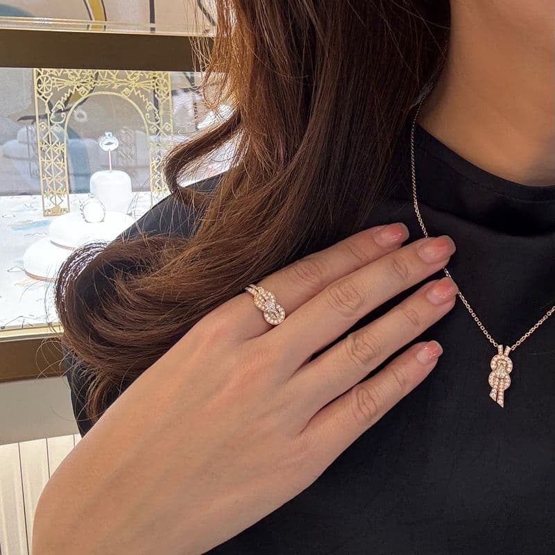 FRED's new collection is here! A review of the Chance Infinie new story: White Gold vs. Pink Gold.