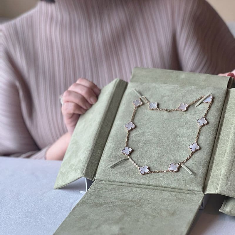 반클리프 10 모티브 목걸이 언박싱｜결혼기념일 선물 & 신라호텔 콘티넨탈 런치 후기