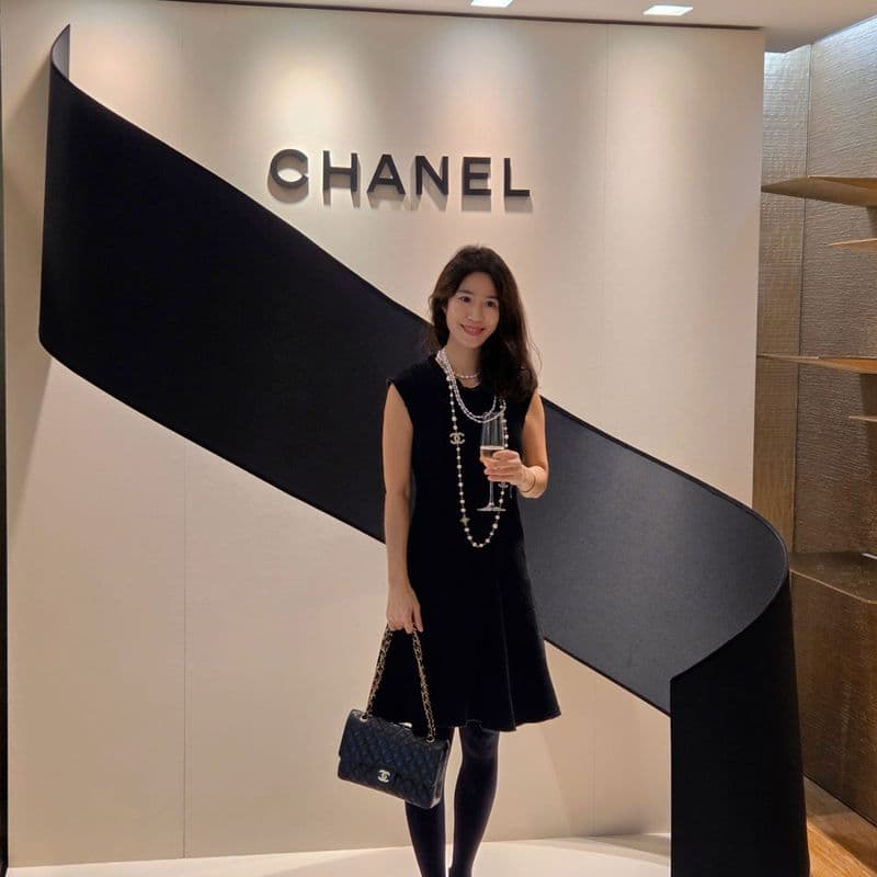 Chanel 25/25 FW Collection Cocktail Party Review: Tweed Jacket & Chanel 25 Bag in White