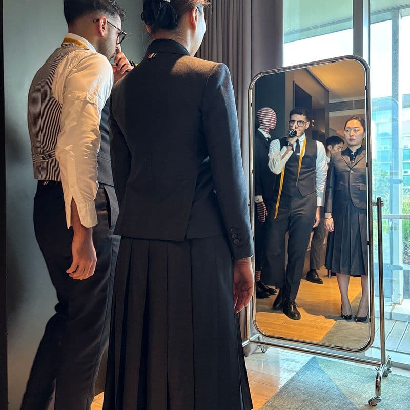 안다즈 서울 강남, 톰 브라운 FW25 트렁크쇼｜맞춤 수트로 완성한 럭셔리