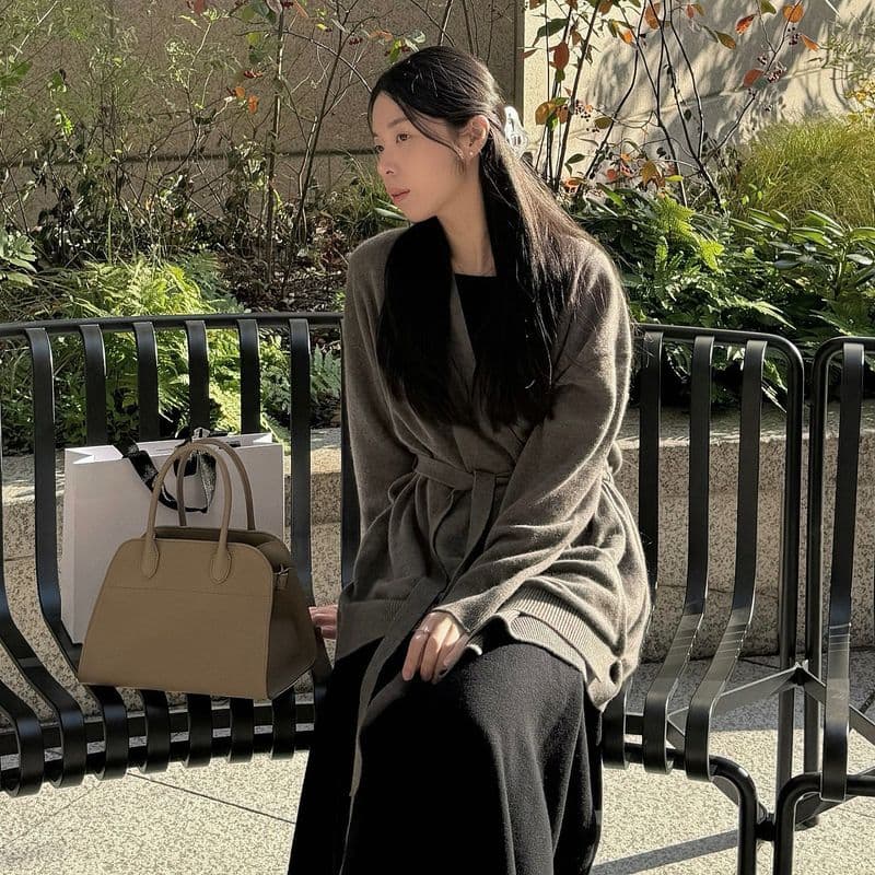 더로우 마고백·샤넬 호보백 데일리룩｜반클리프 플로레뜨·5모티브 기요셰 착용 코디