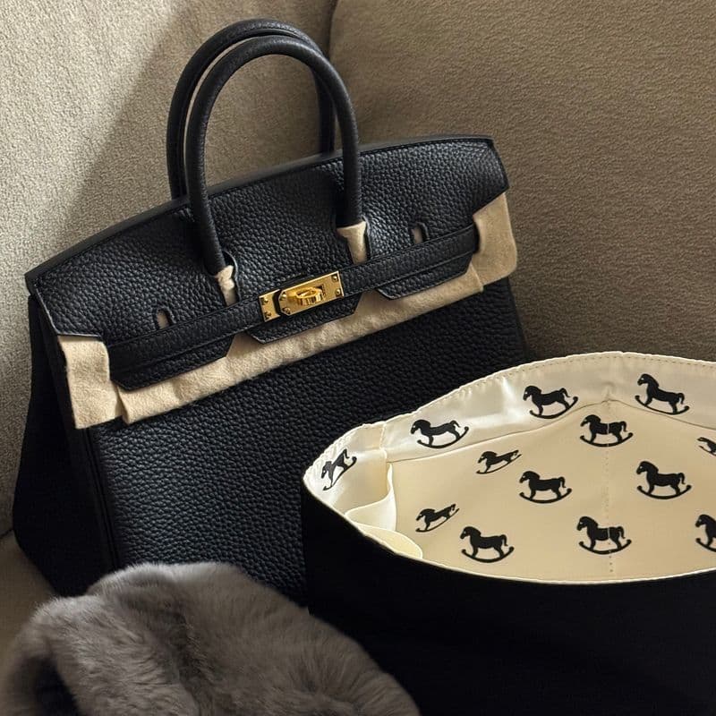 에르메스 버킨 25 블랙/금장 코디｜제니 머플러 활용한 겨울 데일리룩