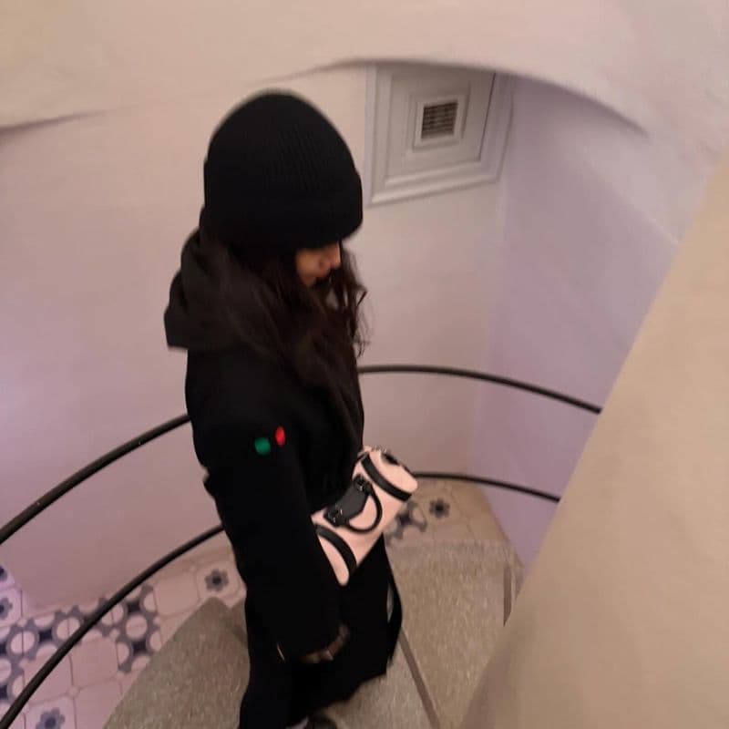 신민아, 신혼여행 루이비통 룩｜가방·코트 정보 포함