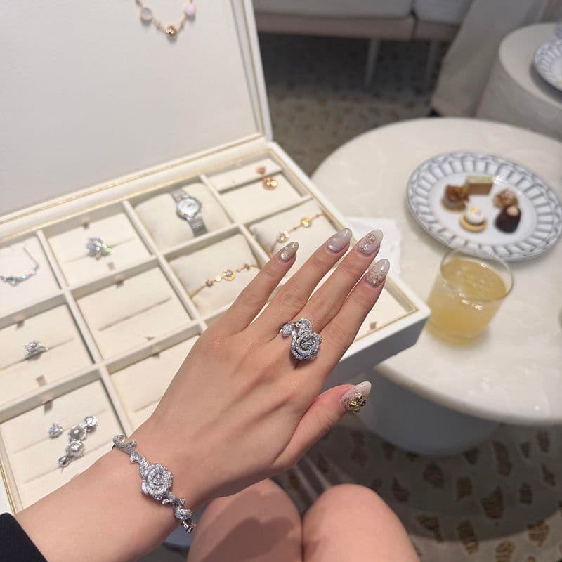 디올 2026년 조나단 앤더슨 행사 후기｜이니셜 각인·하이주얼리 착용