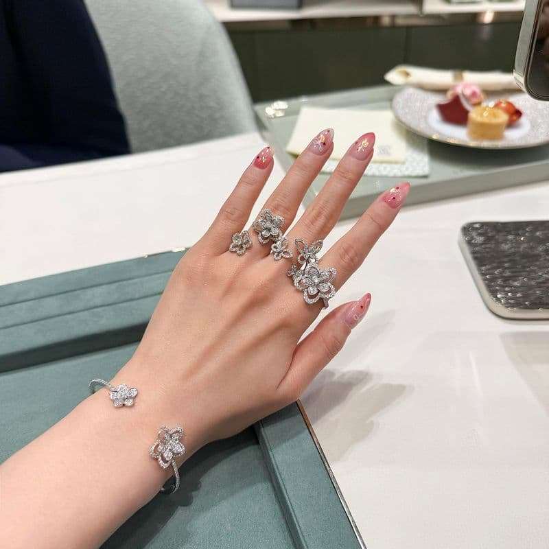 잠실 에비뉴엘 그라프 부티크 오픈｜버터플라이·틸다의 보우·와일드 플라워 컬렉션 착용 후기